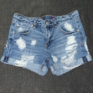 ❌SOLD❌distressed denim shorts